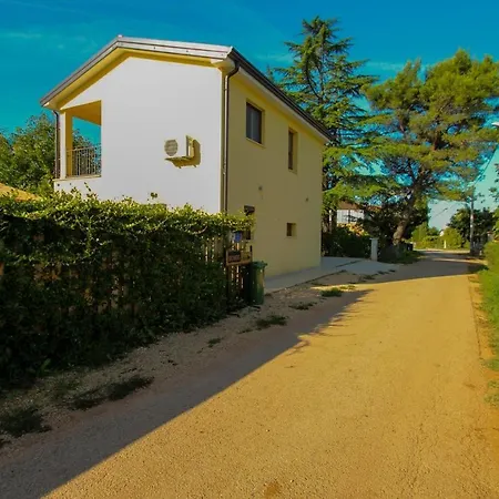 Holiday House With A Parking Space Dajla, Novigrad - 11612 Дом отдыха *